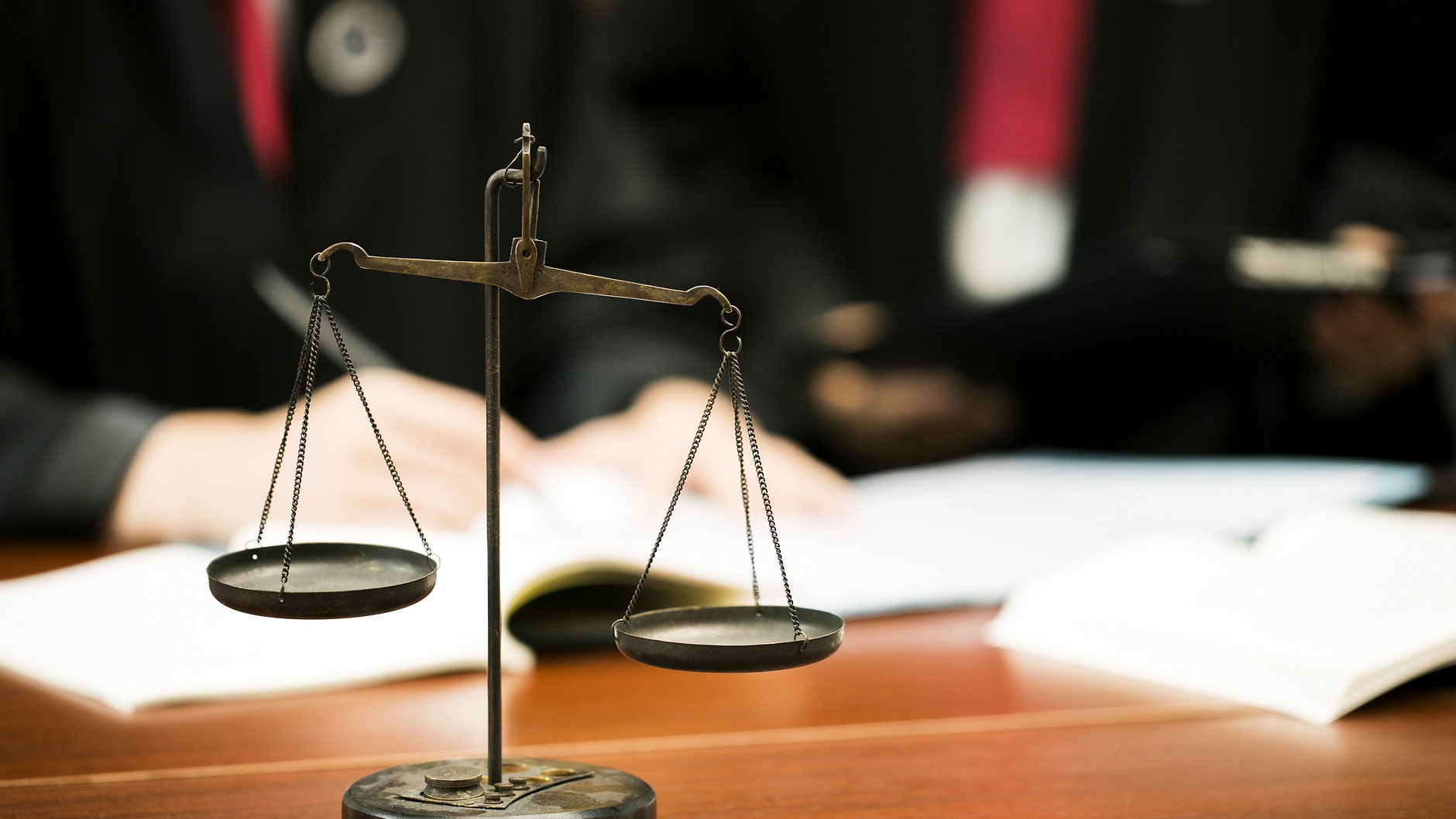 摄图网_500983765_banner_法治公平（企业商用）