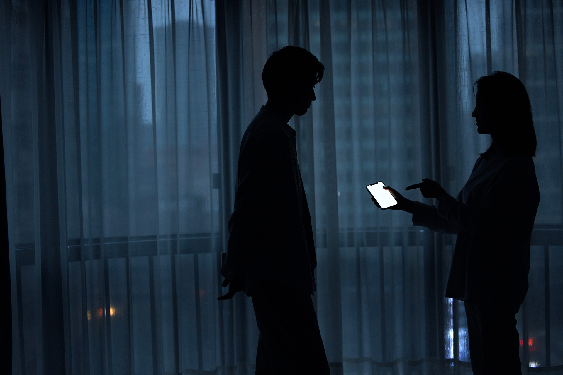 摄图网_501799260_banner_情侣吵架剪影（企业商用）