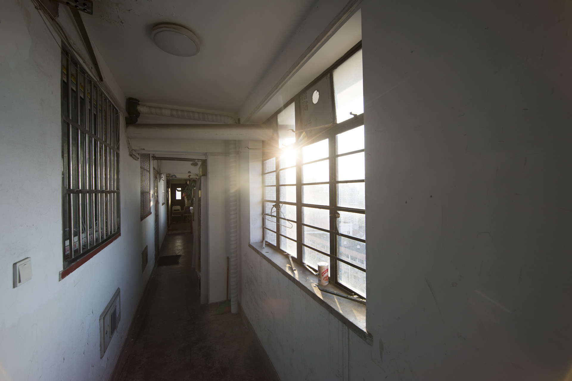 摄图网_500716043_banner_老公房过道（企业商用）