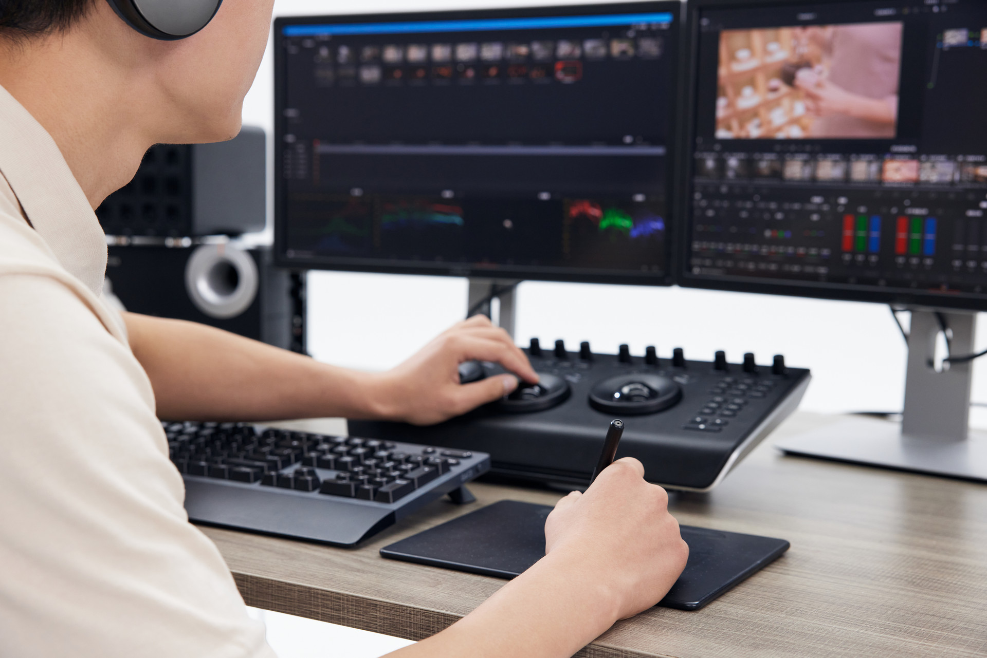 摄图网_501789643_banner_影视后期剪辑人员工作特写（企业商用）.jpg