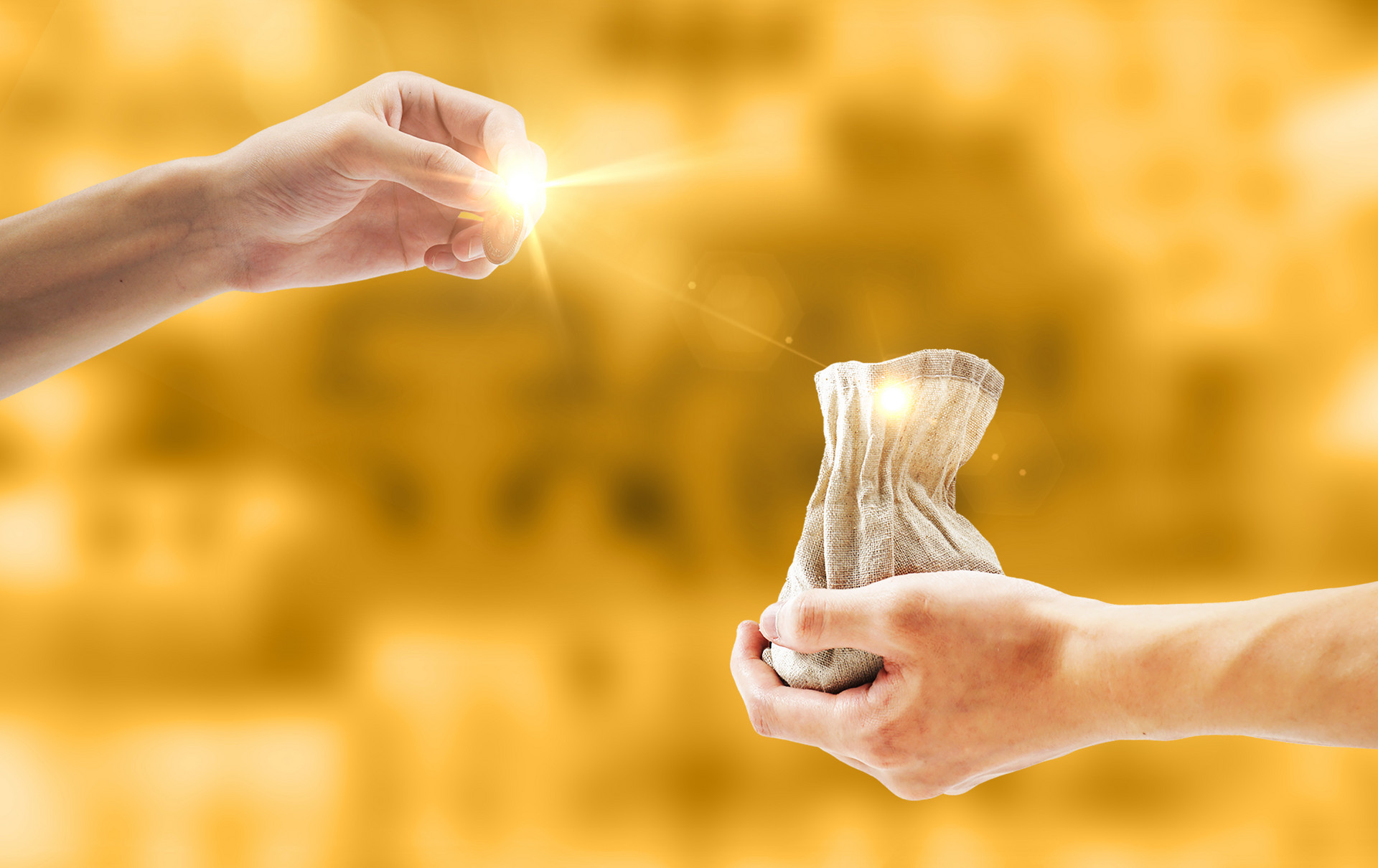 摄图网_500565132_banner_双手捧钱理财投资（企业商用）