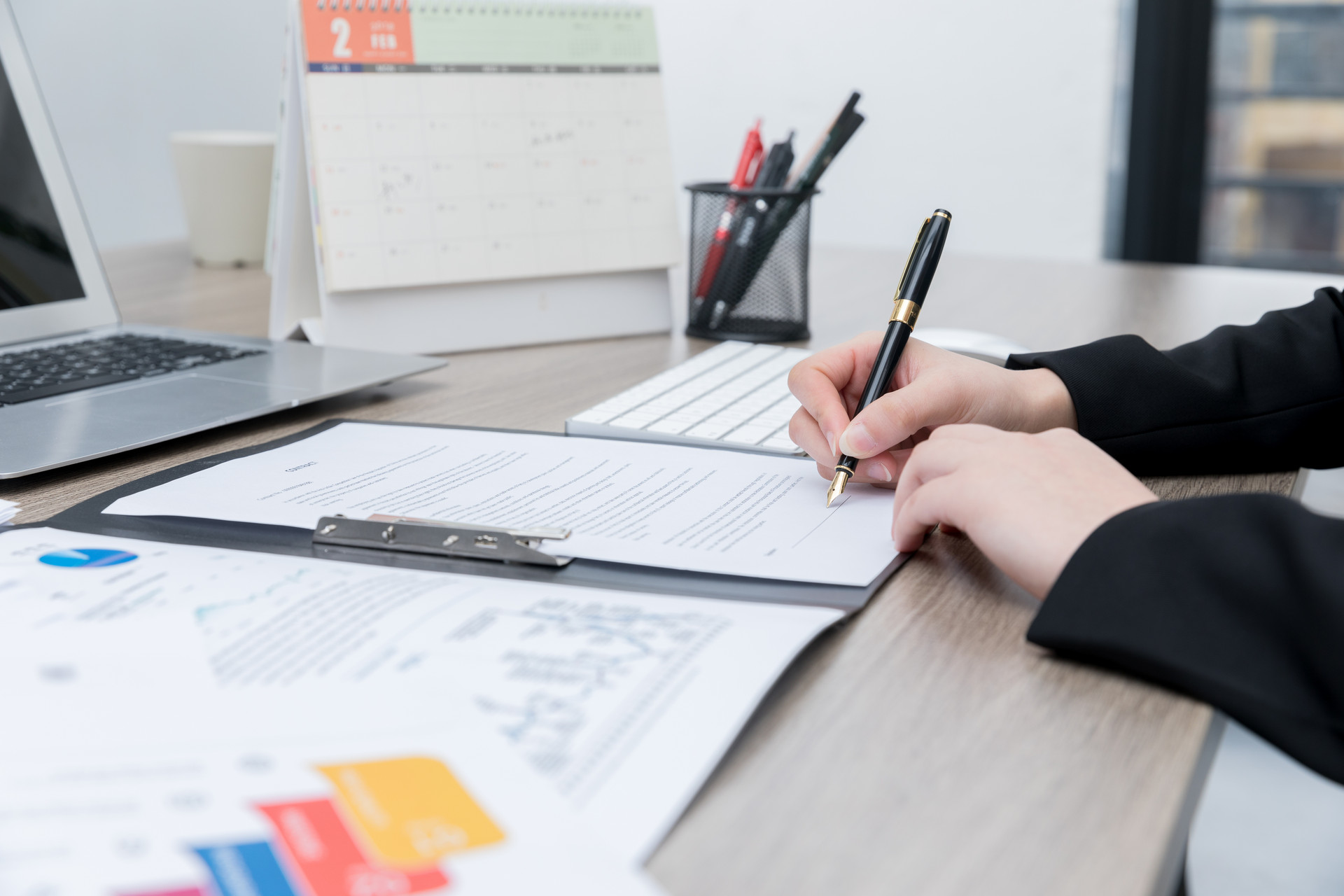 摄图网_501183868_banner_签合同（企业商用）