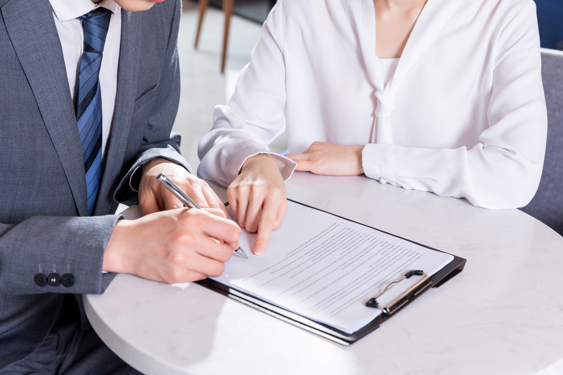 摄图网_501272986_banner_职场精英签合同（企业商用）