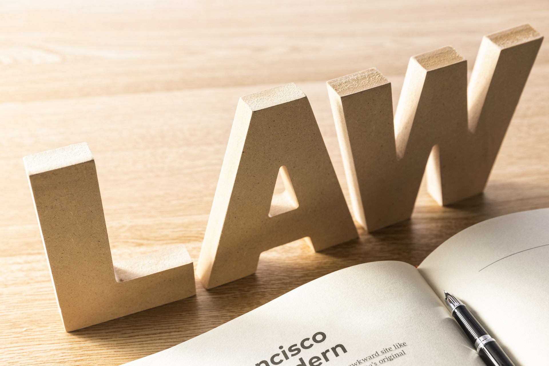 摄图网_501594554_banner_法律文件（企业商用） (1)