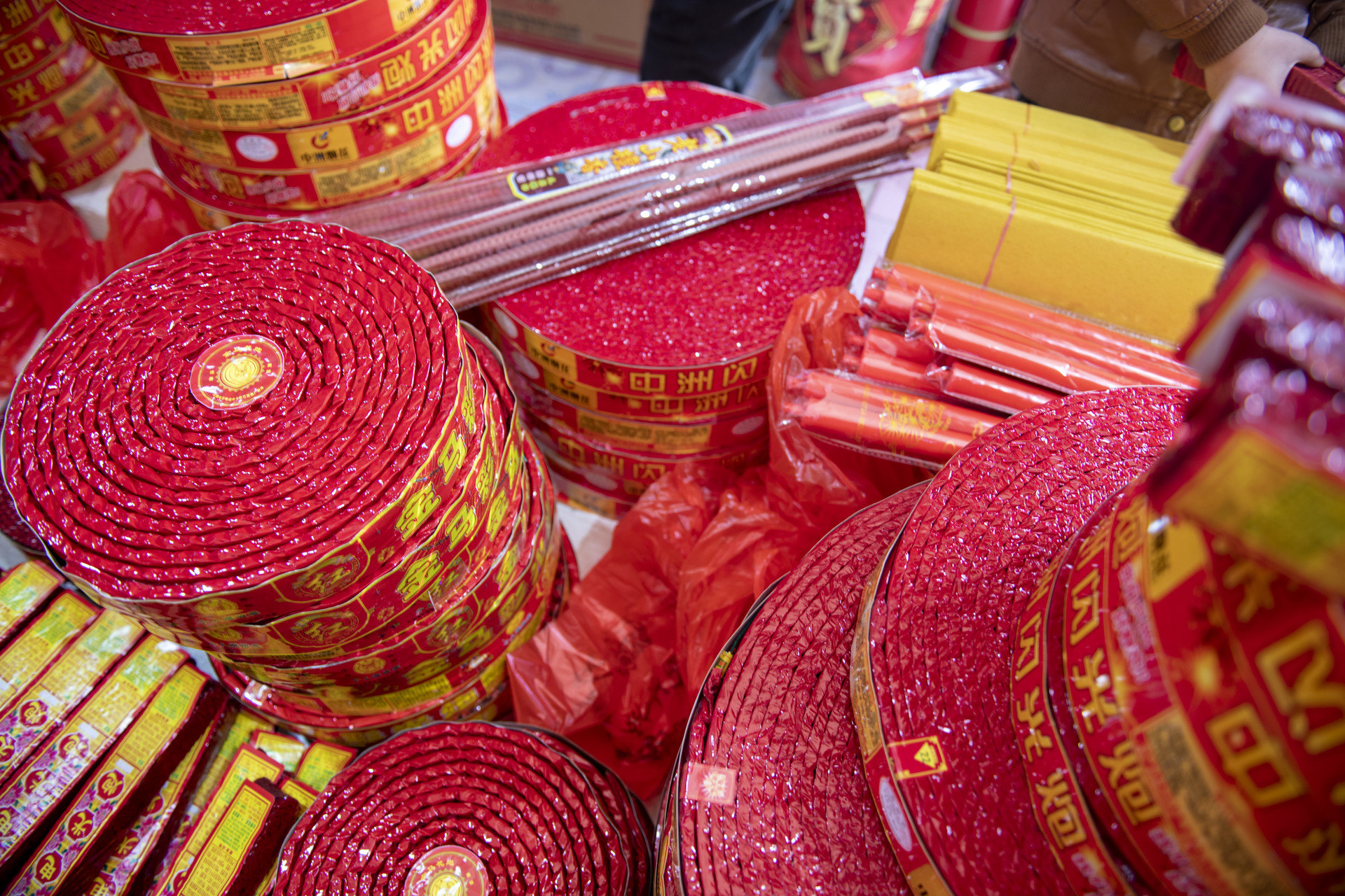 摄图网_507760976_banner_节庆时售卖的各类烟花爆竹(企业商用) 摄图网_507760976_banner_节庆时售卖的各类烟花爆竹(企业商用)